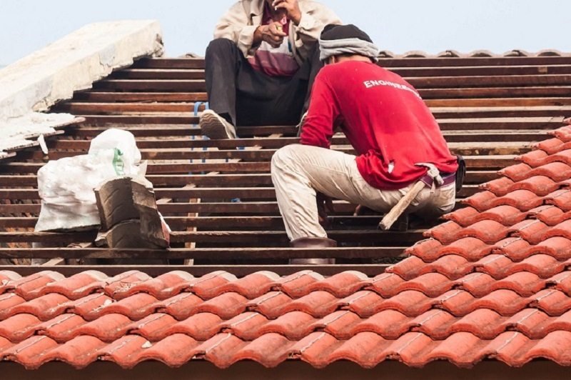 Choose Roofer Who Has Experience Working on the Kind of Roof Choose Roofer Who Has Experience Working on the Kind of Roof
