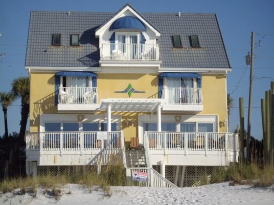 Featured of 3 Simple Tips for Prepping Your Beach House for Summer