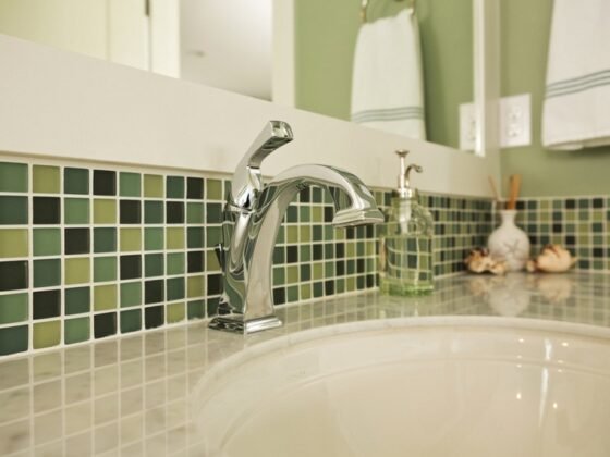 Featured of How to Mix and Match Bathroom Tile Colors to Make It Come Alive