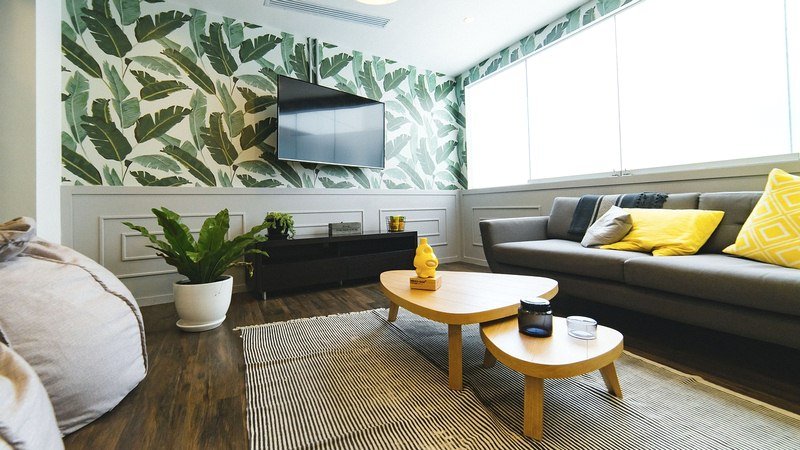 6 Ways to Make Wallpaper Work in Your Living Room 6 Ways to Make Wallpaper Work in Your Living Room