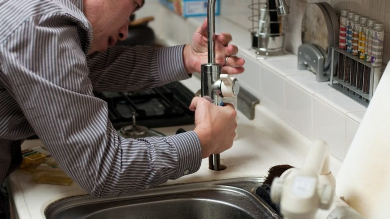 5 Benefits of Hiring a Professional Plumber