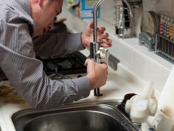 Featured of 5 Benefits of Hiring a Professional Plumber