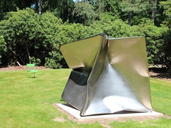 Featured of How Do You Choose and Place the Best Sculpture in Your Garden