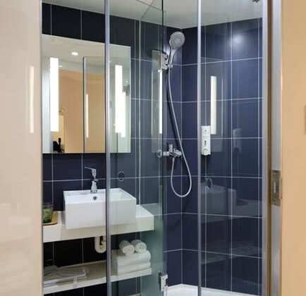 Featured image - 7 of the Best Shower Doors for Your Home: A Guide on How to Choose