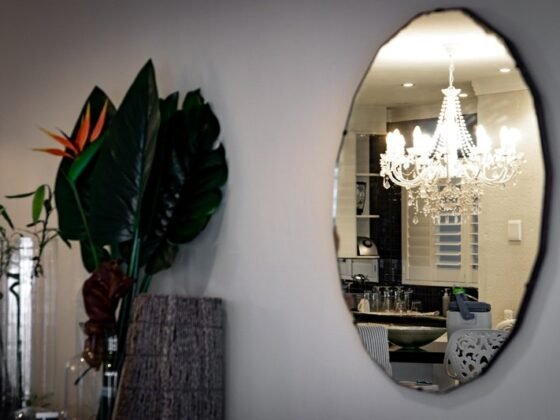 Featured image - How to Use Mirrors to Create a Beautiful Space at Home or Work