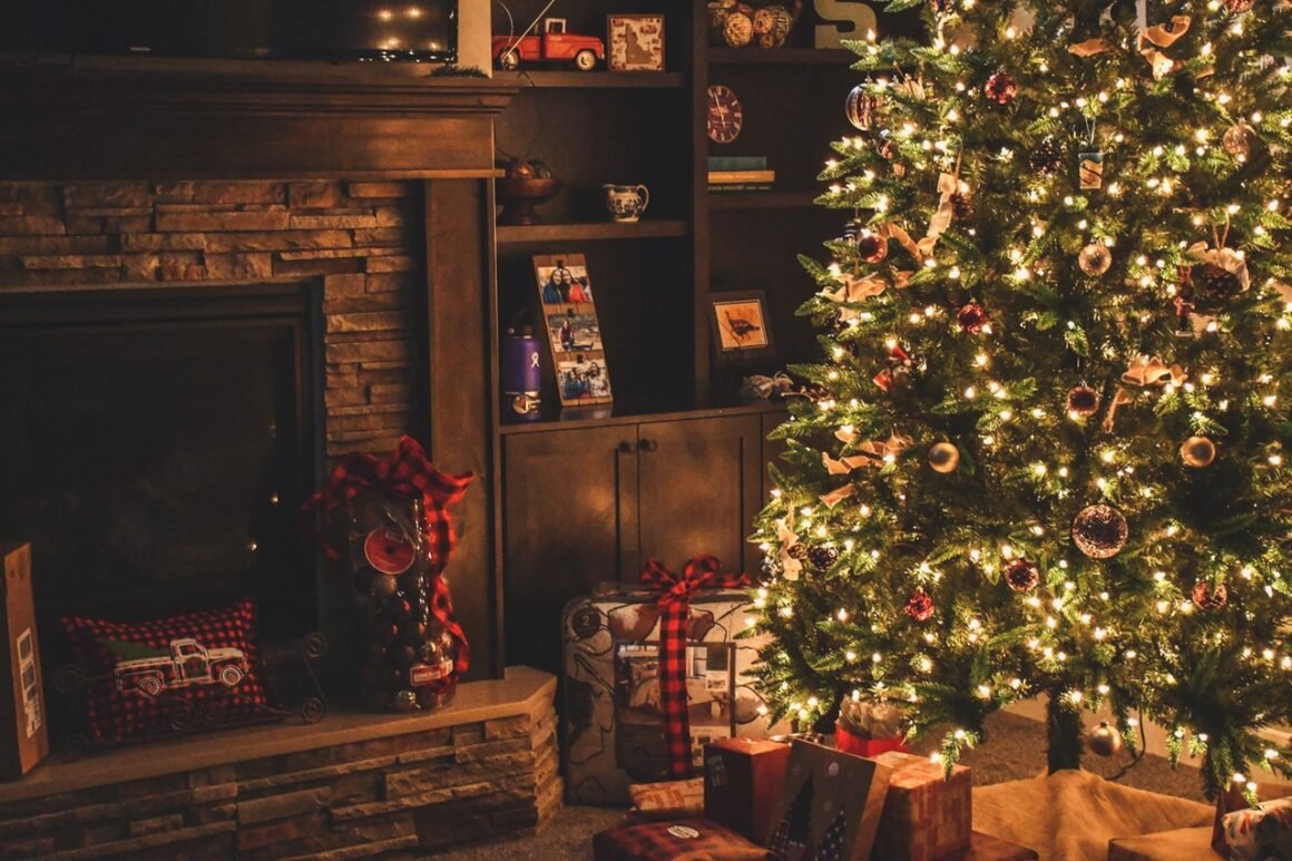 Featured image - 5 Decorating Tips to Make Your House Stand Out this Christmas