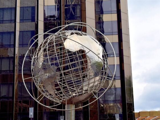 Featured image - Top Five Sculpture Ideas for Your Office