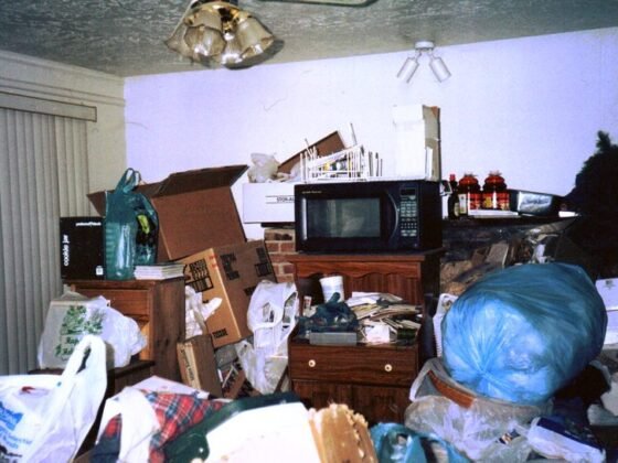 Featured image - Drowning in Your Own Clutter - 8 Signs & Symptoms of Hoarding