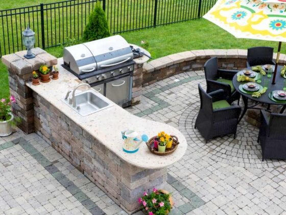 Featured image - How to Build a Gorgeous Backyard Kitchen for Good Weather Events