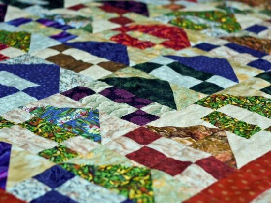 Featured image - A Step-By-Step Guide to Making a Unique and Gorgeous Patchwork Quilt