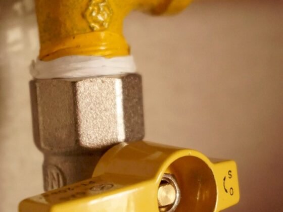 Featured image - Things to Keep in Mind While Hiring an Emergency Plumber