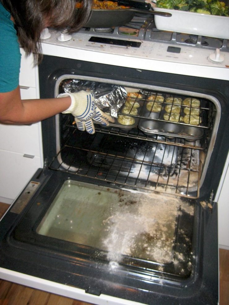 How to Clean Your Oven Without Harsh Chemicals