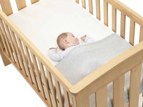Featured image - Parents' Guide on How to Choose the Perfect Cot for Your Baby