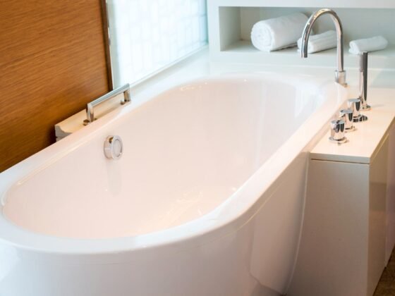 Featured image - Tub Reglaze, Refinish, or Replacement - How to Find Your Best Option