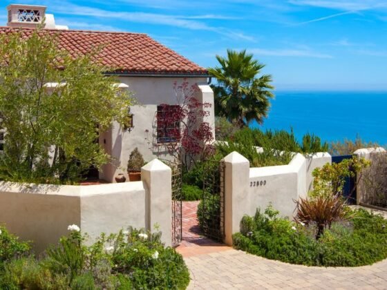 Featured image - West Palm Beach Roofers Offer Advice on The Best Roof Materials