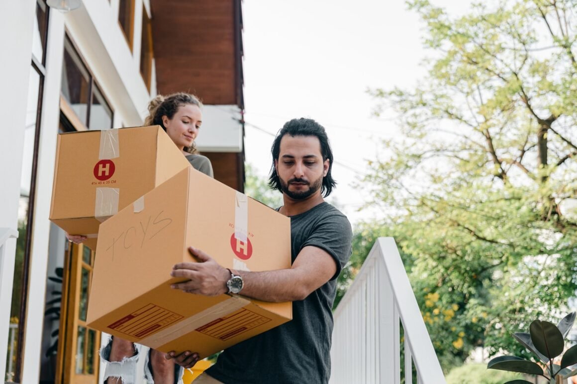 Featured image - Top 7 Hacks When Moving Home - Things You Should Know!