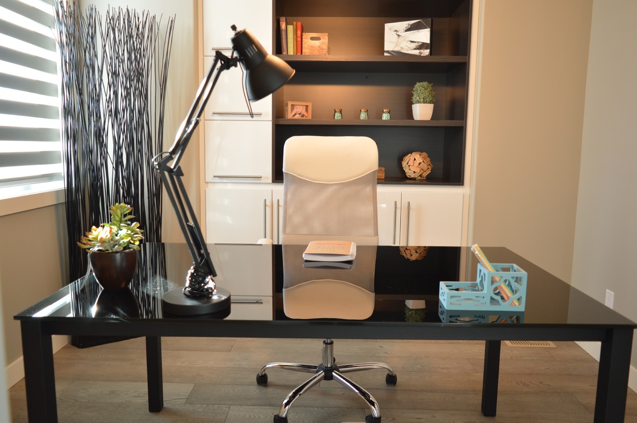 Featured image - Setting Up an Office: 9 Pro Tips for How to Set Up an Office