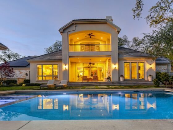 Featured image - 6 Reasons Why You Should Install a Swimming Pool in Your Backyard