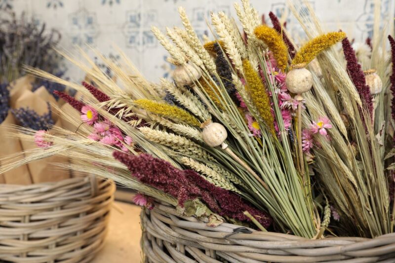 How to Incorporate Dried Flowers to Your Home Design