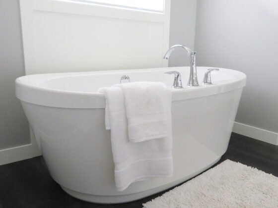 Featured image - Bathtub Buying Guide: What to Look for When Buying a Bathtub