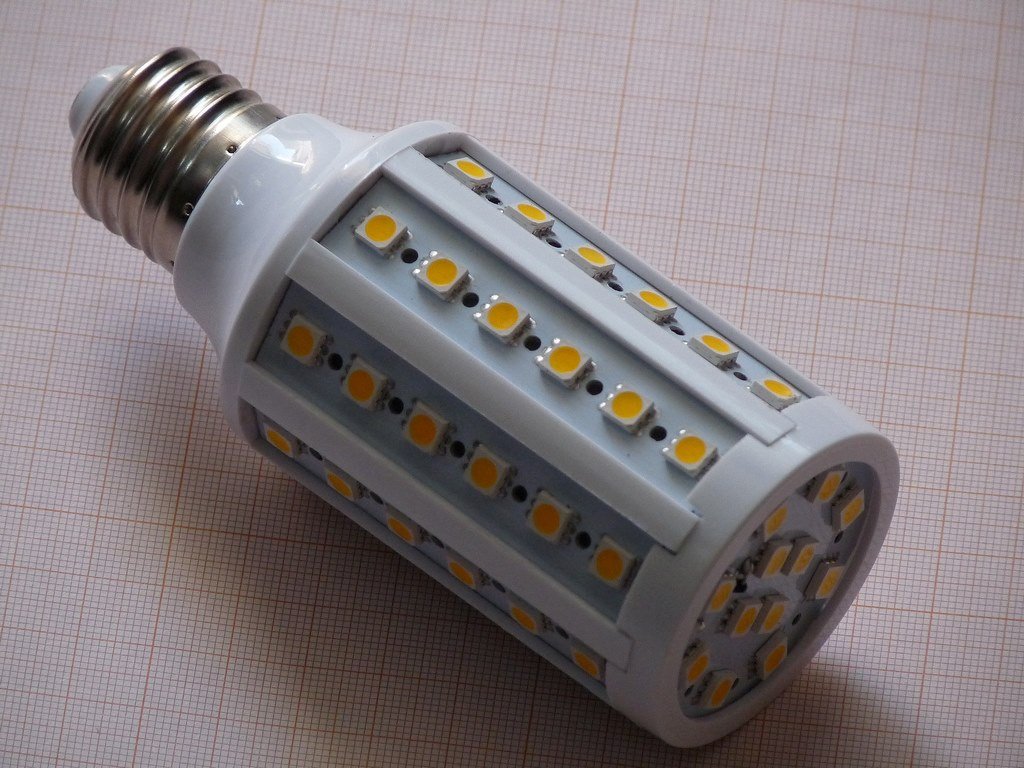 Important Factors Best Corn Cob Bulbs image - Important Factors Best Corn Cob Bulbs