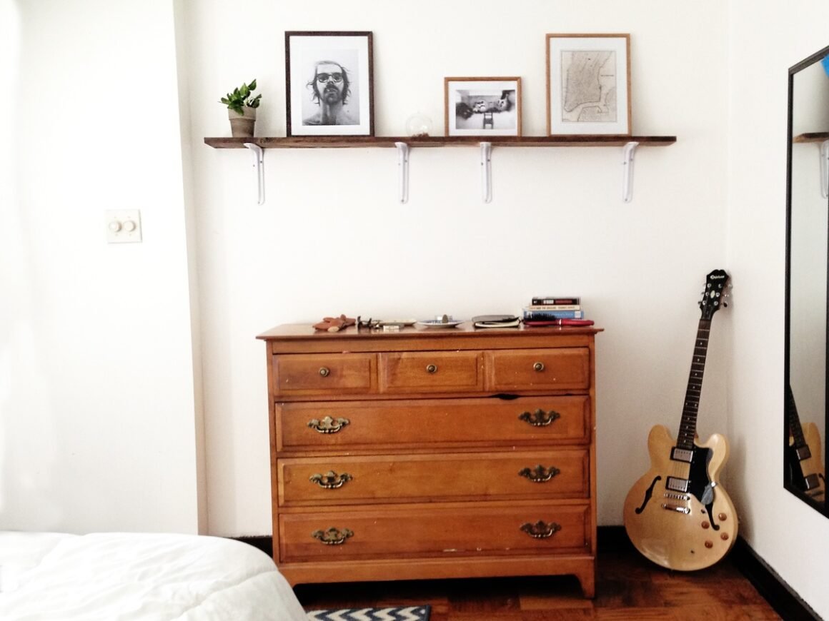 Featured image - How to Purchase the Best Knobs & Pulls for Your Drawers