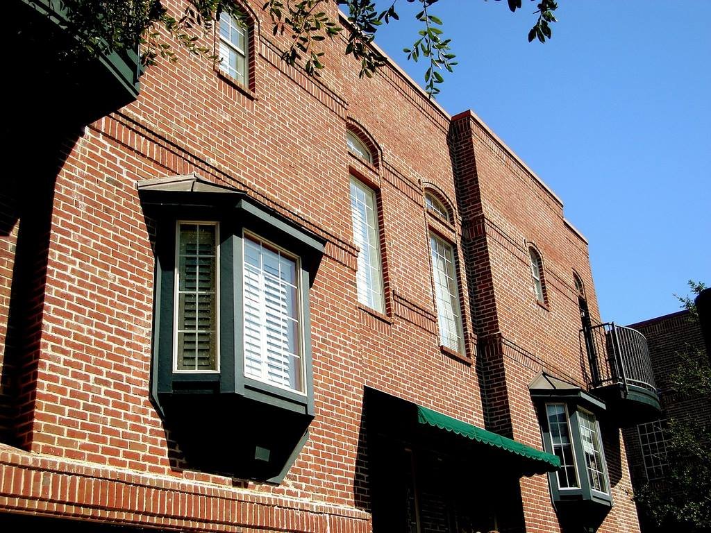 The Main Differences Between Buying a Condo vs. Buying a House image - The Main Differences Between Buying a Condo vs. Buying a House