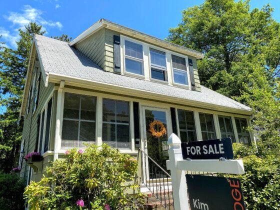 featured image - Should You Bake Cookies Before Your Real Estate Showing