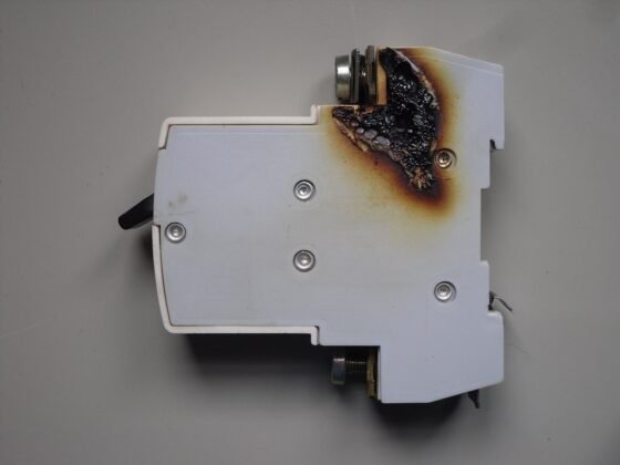 Feratured image - The Top 5 Signs of a Bad Circuit Breaker