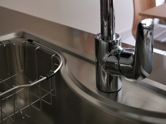 Featured image - 7 Common Plumbing Issues in Apartments (and How to Fix Them!)
