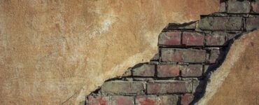 featured image - This Is How to Fix a Cracked Brick Wall