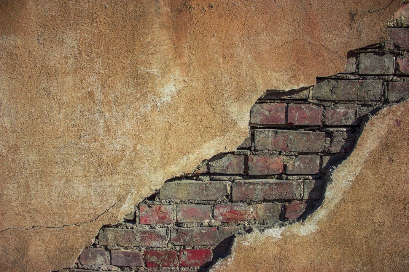 This Is How to Fix a Cracked Brick Wall