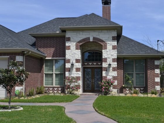 featured image - Top 5 Jaw-dropping Driveway Renovation Ideas for Your Home