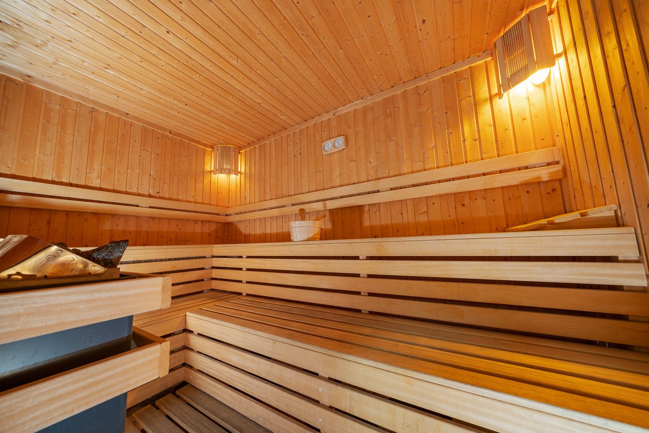 4 Person Traditional Sauna - HL400SN Tiburon