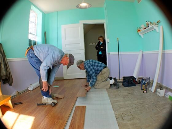 featured image - Hardwood vs. Laminate Flooring Which is Better for Your Home