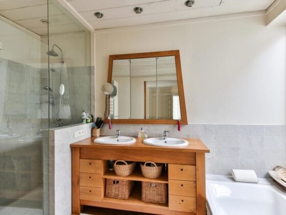 Featured image - Tips to Help You Choose the Best Bathroom Mirrors for Your Place