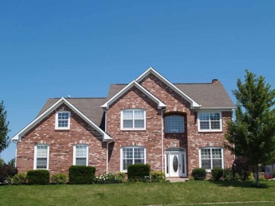 featured image - 3 Warning Signs Your Home Needs a New Roof