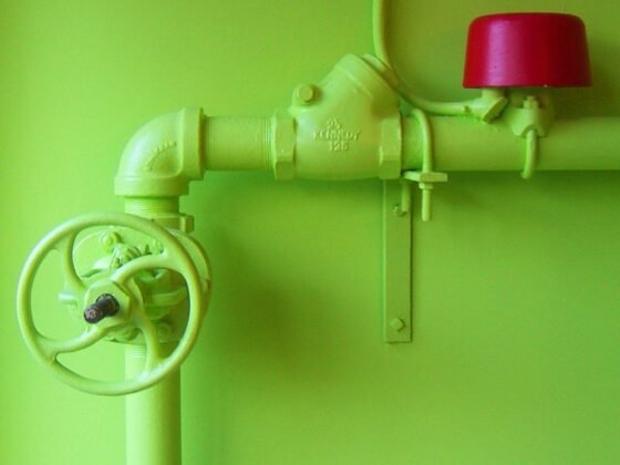 featured image - 5 Tips for Finding & Hiring A Good Plumber