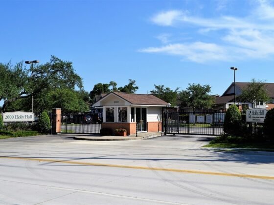 featured image - 5 Winning Reasons to Build a New House in a Gated Community