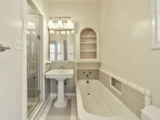 featured image - 9 Tips to Turn Your Bathroom into a Place of Luxury
