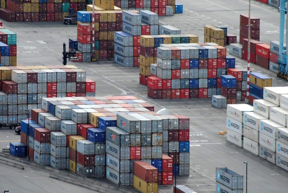 featured image - 3 Shipping Container Uses for Your Construction Site