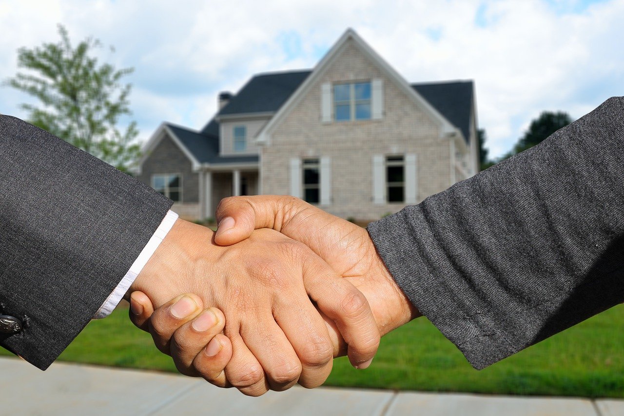5 Pros and Cons of Selling Your House for Cash image - 5 Pros and Cons of Selling Your House for Cash