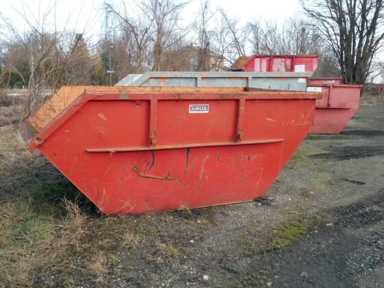 featured image - 7 Advantages of Hiring A Skip Bin