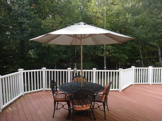 featurted image - Building a Luxury Deck Essential Indulgent Items for Your Garden