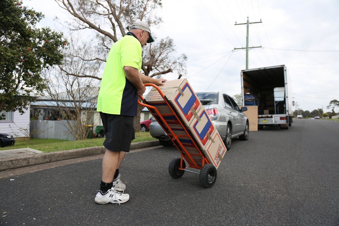 Things to Avoid When Hiring a Mover Company image - Things to Avoid When Hiring a Mover Company