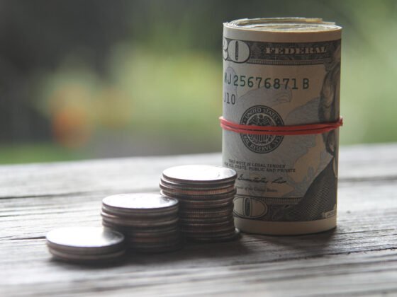 featured image - Who Pays Closing Costs When Selling a House