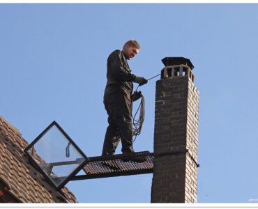 featured image - 4 Reasons You Should Leave Chimney Cleaning to the Experts