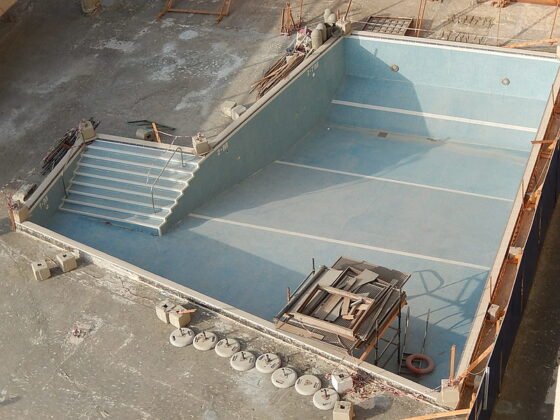 featured image - 5 Major Signs That You Need a Swimming Pool Repair