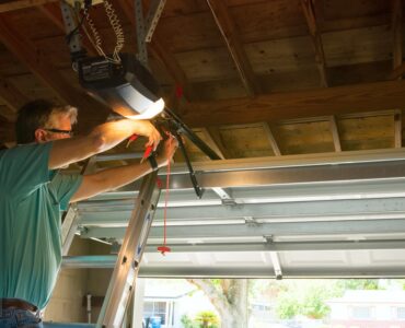 featured image - 5 Things to Consider About Garage Door Repair San Diego