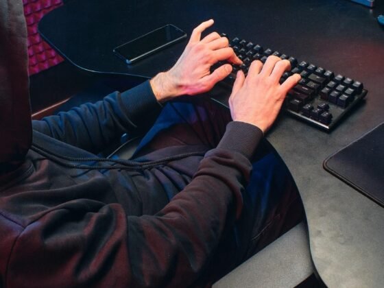 featured image - How to Spot (and Avoid) Online Shopping Scams